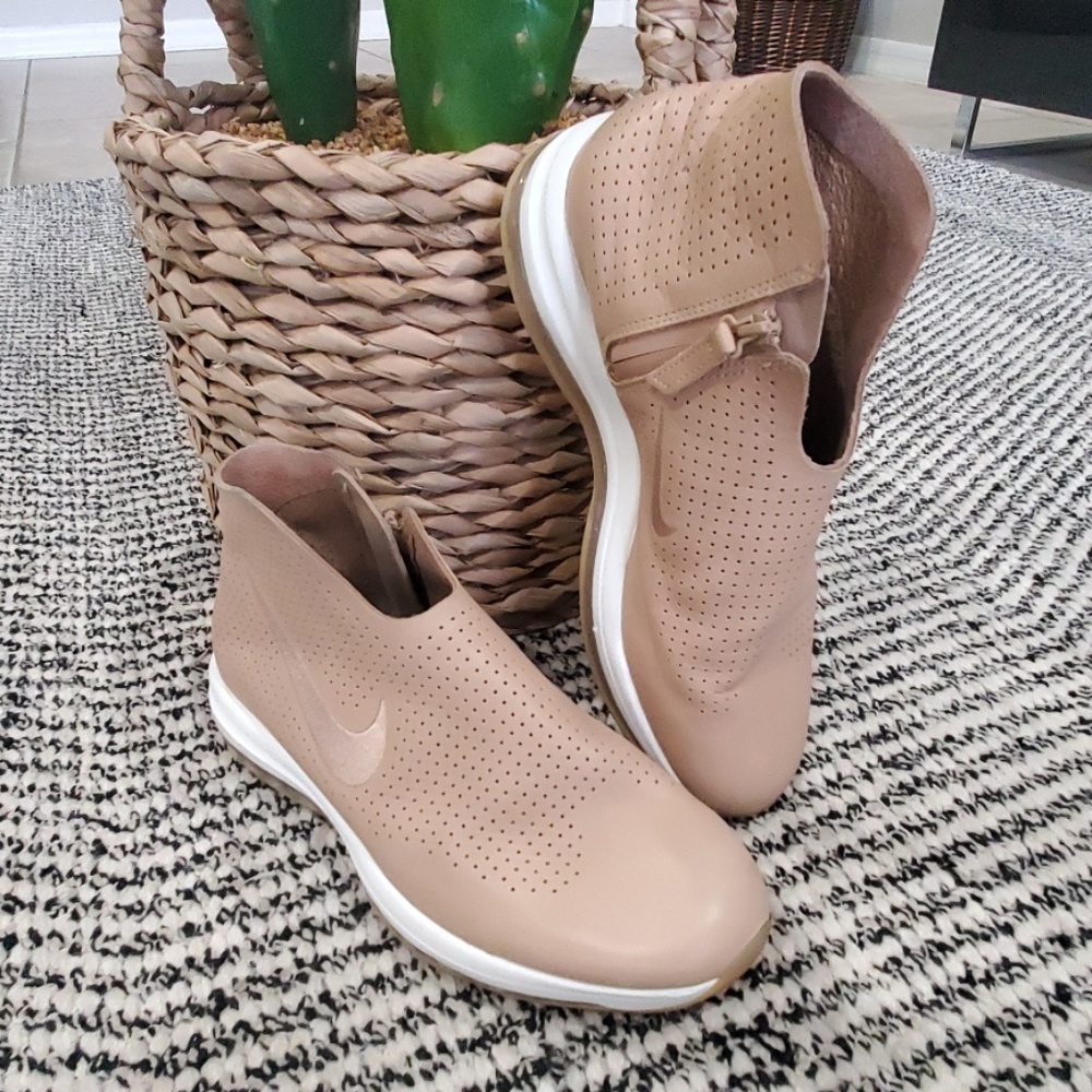 Nike Zoom Modairna Tan size 9